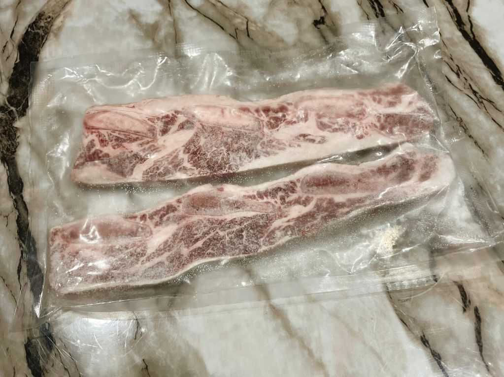 肉质鲜香煎带骨牛小排的加工步骤