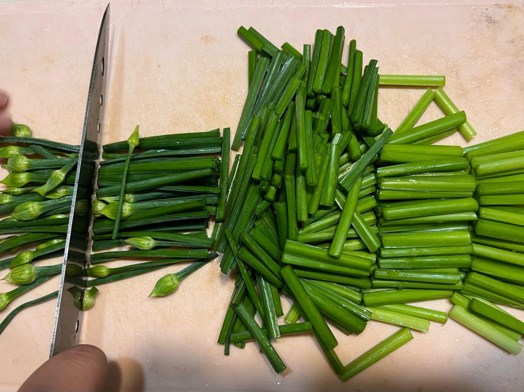 鲜嫩韭菜花炒豆干的加工步骤