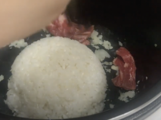 电子锅牛肉饭的加工步骤