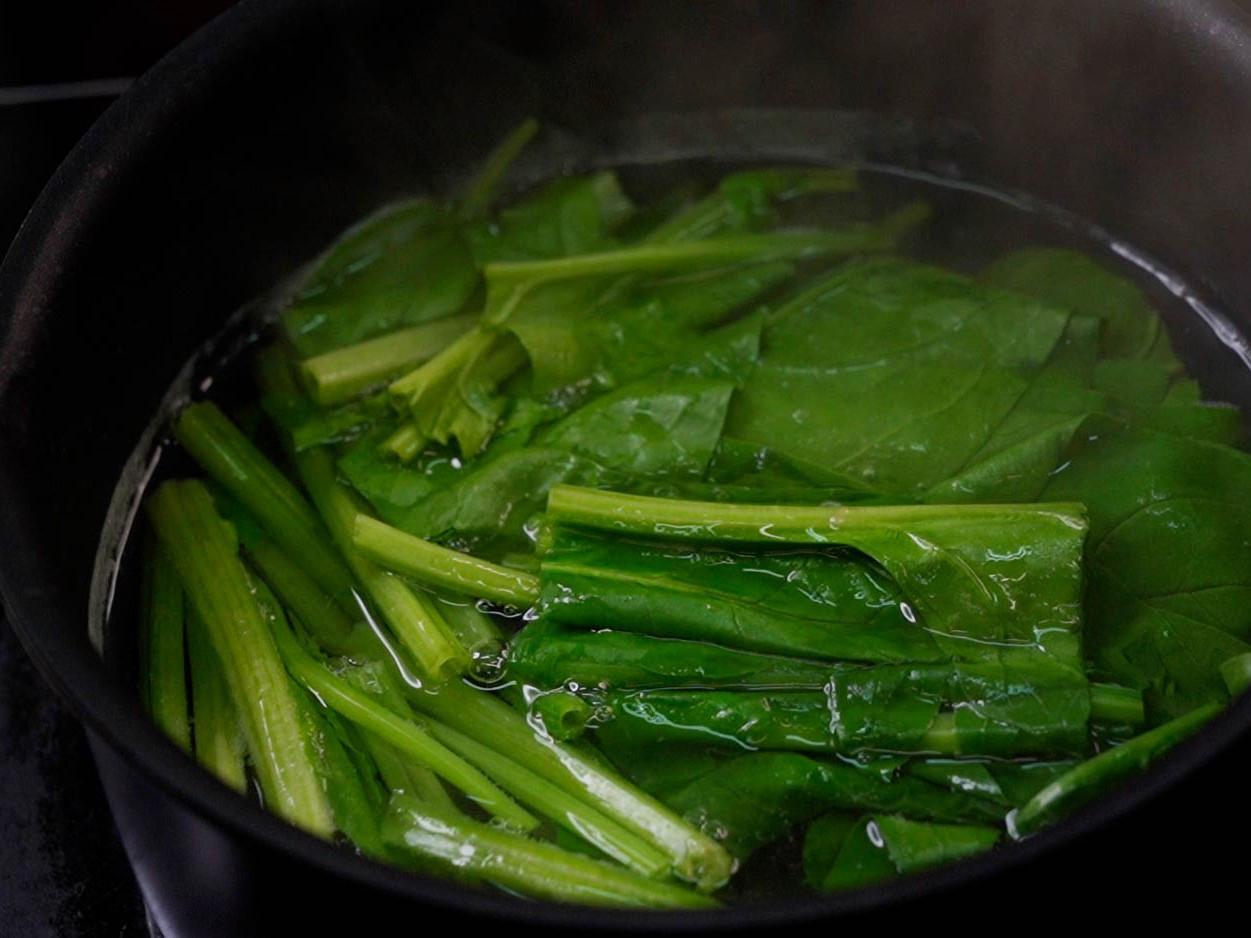 简单时蔬油豆腐旗鱼的加工步骤