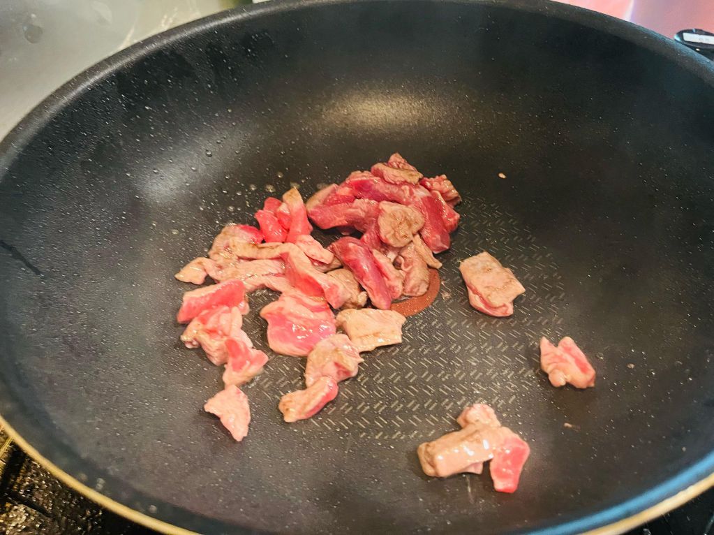 蒜炒牛肉双椒的加工步骤