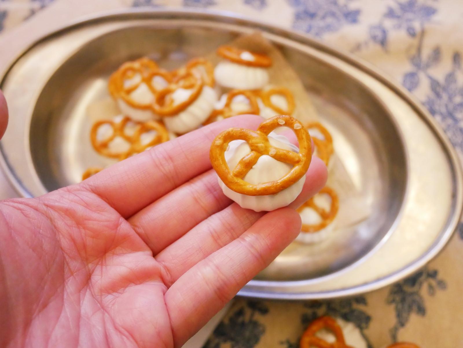 酥脆蝴蝶结饼 的加工步骤