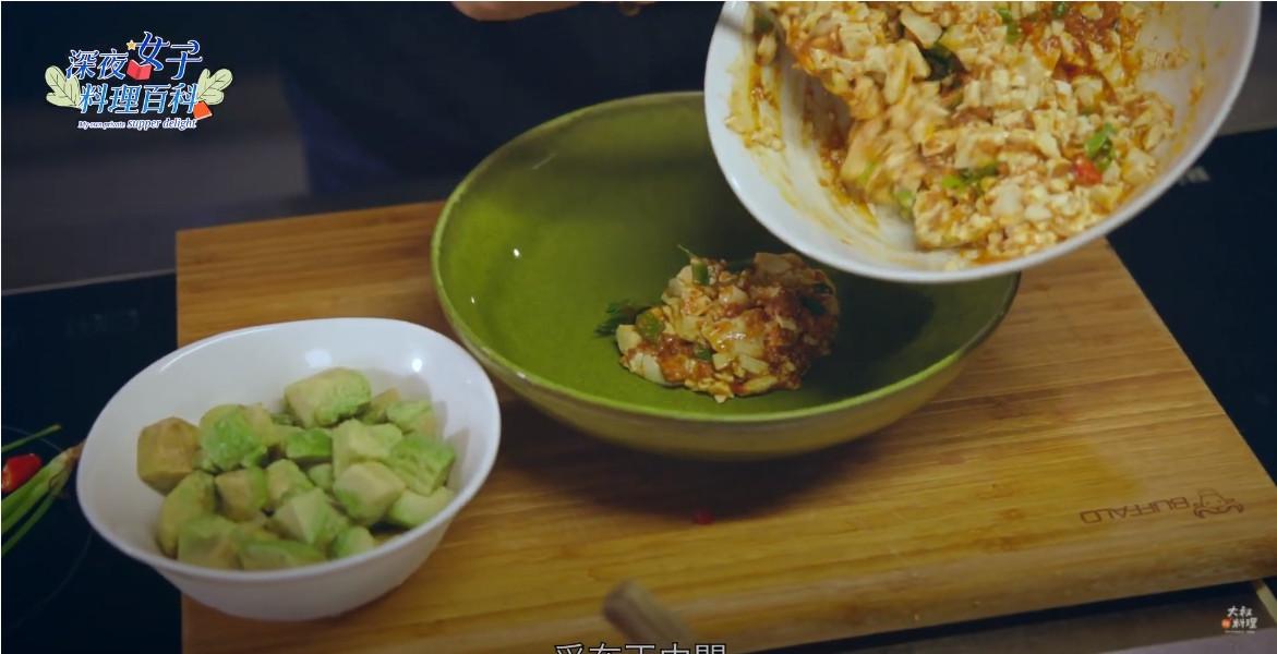 肉酱酪梨冷豆腐 的加工步骤