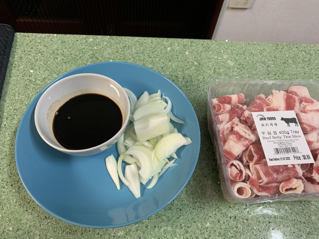 日式盖浇饭牛丼 的加工步骤