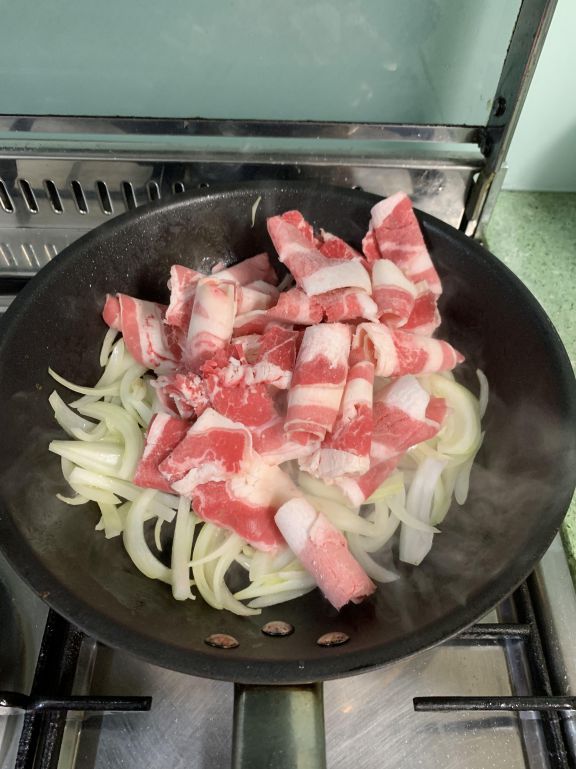 日式盖浇饭牛丼 的加工步骤