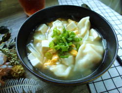 鸡蛋豆腐汤饺 