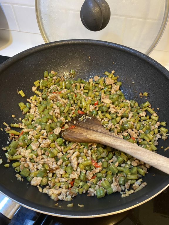 酸豇豆炒肉末 的加工步骤