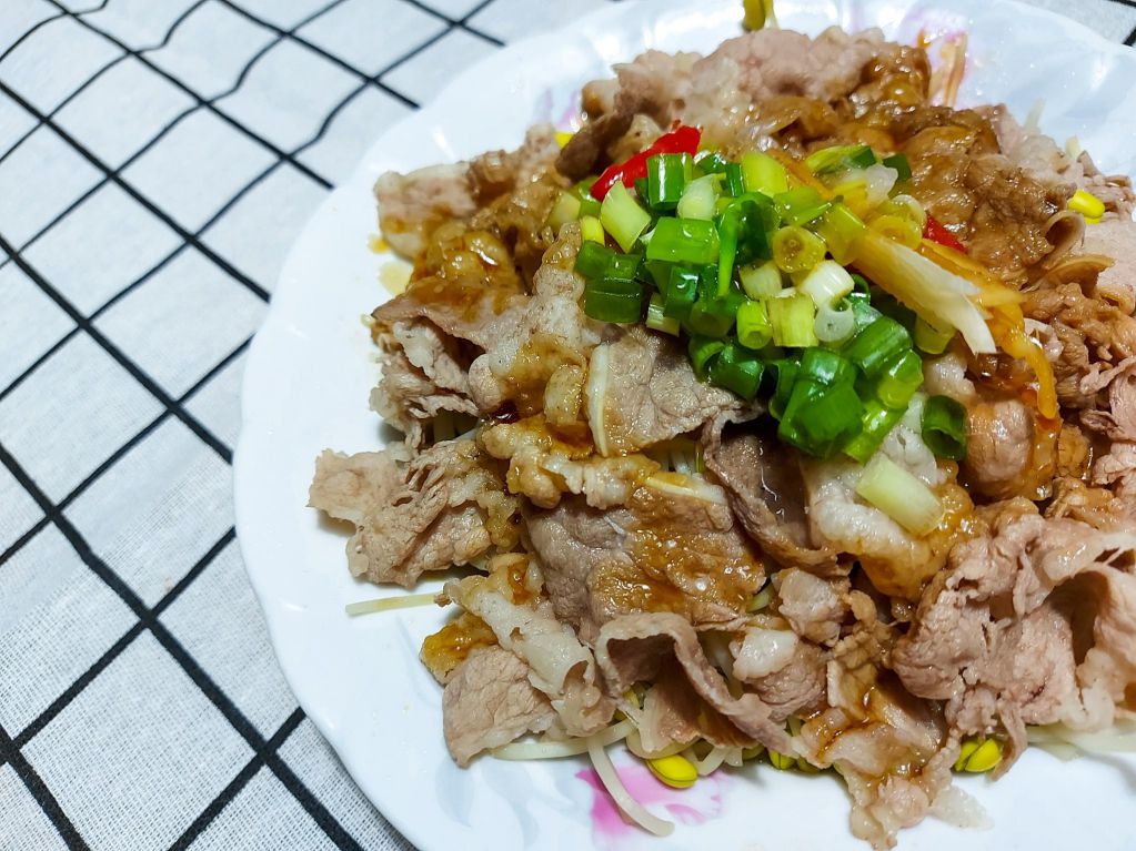 白灼豆芽肉片 的加工步骤