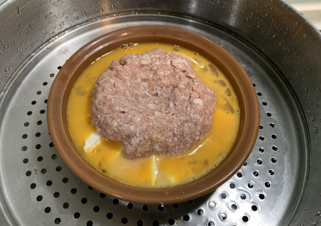 四川风味肉饼豆腐蒸蛋 的加工步骤