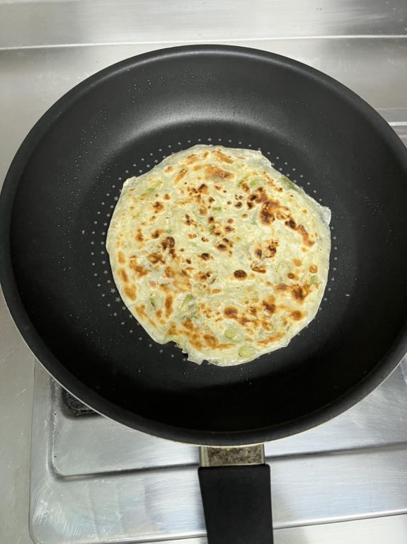 菇配炼奶葱油饼 的加工步骤