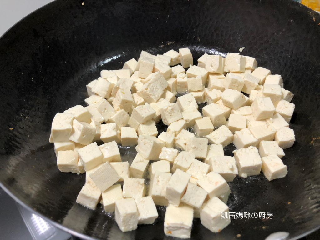 干炒蕃茄蛋豆腐 的加工步骤