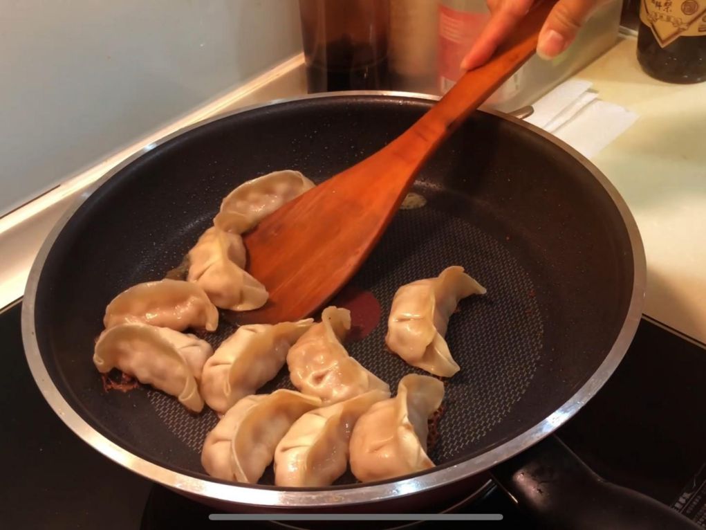 水饺变煎饺 的加工步骤