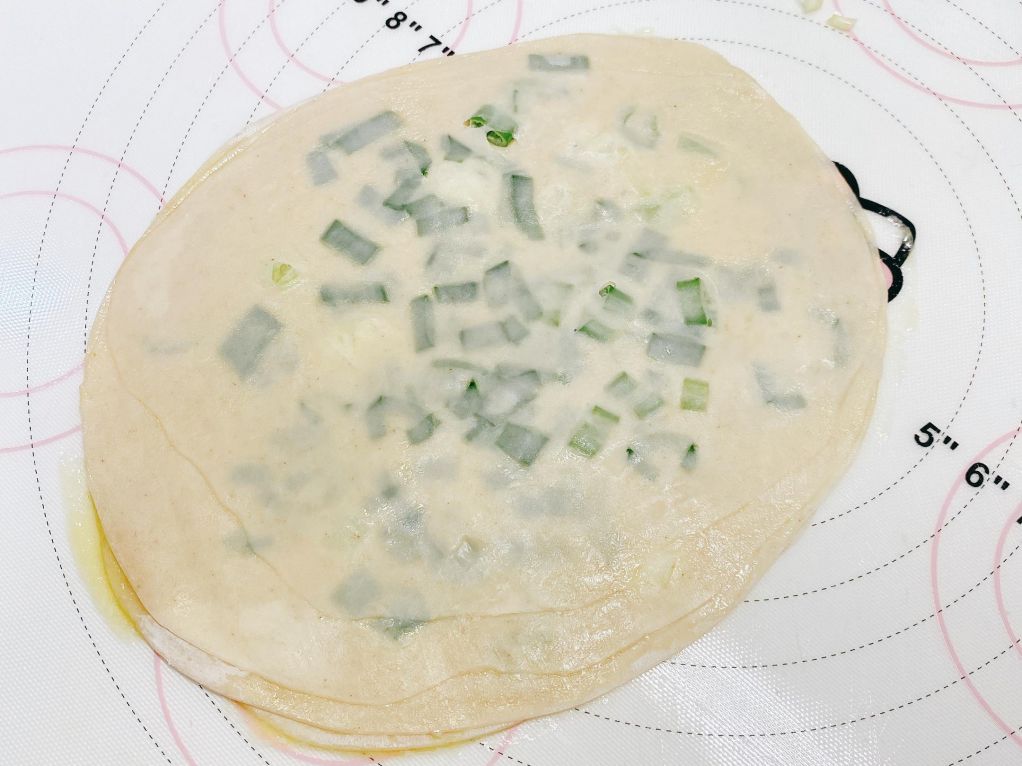 葱油饼（水饺皮） 的加工步骤