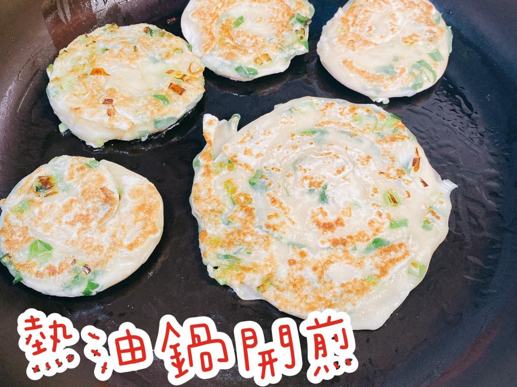 葱油饼（水饺皮） 的加工步骤