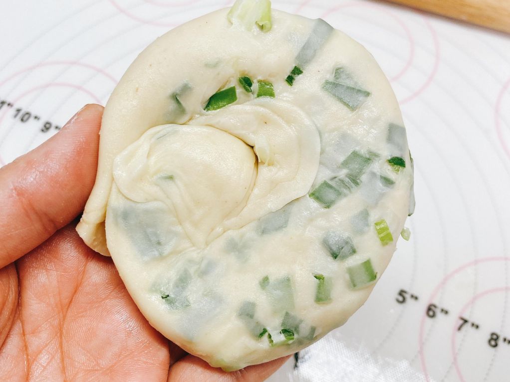 葱油饼（水饺皮） 的加工步骤