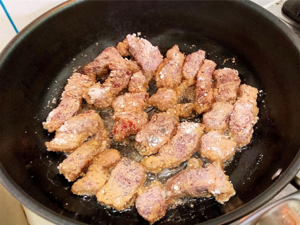 家常酥炸肉条的加工步骤