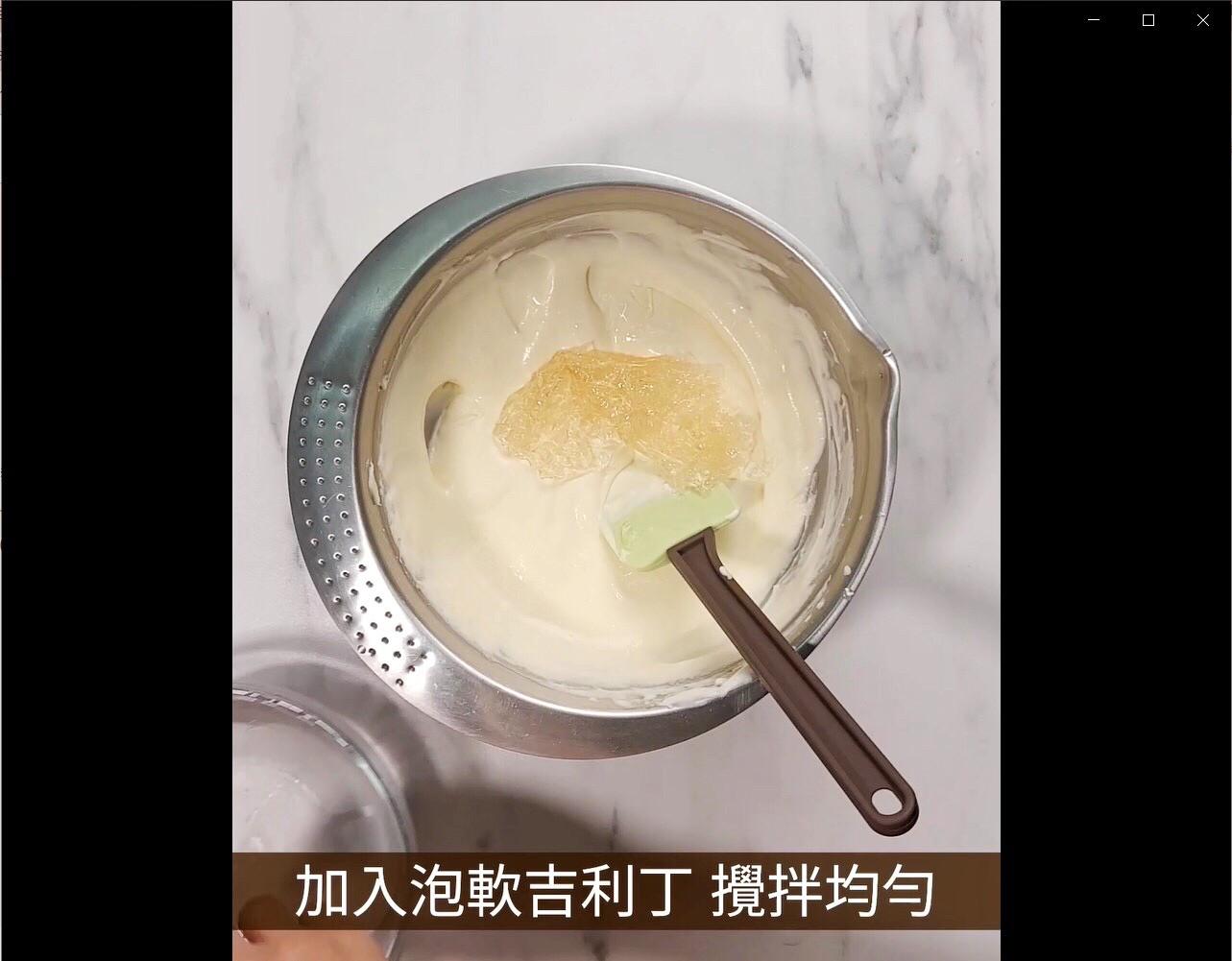 红肉李生乳酪蛋糕的加工步骤