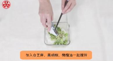 花椰菜肉松饭团 的加工步骤