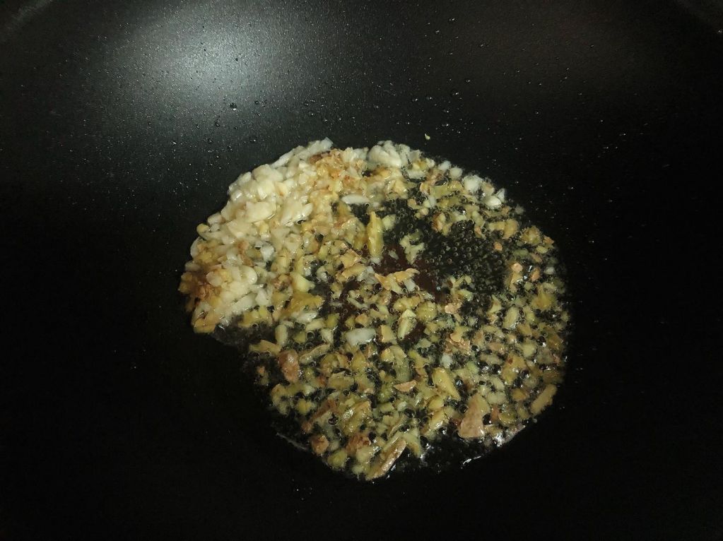 简单酱烧肉片丼饭 的加工步骤