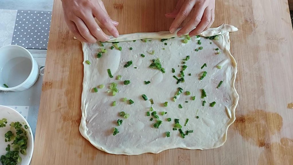 烫面葱油饼的加工步骤