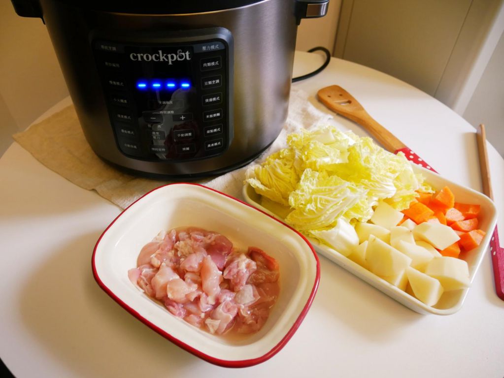 小鸡肉炖白菜的加工步骤