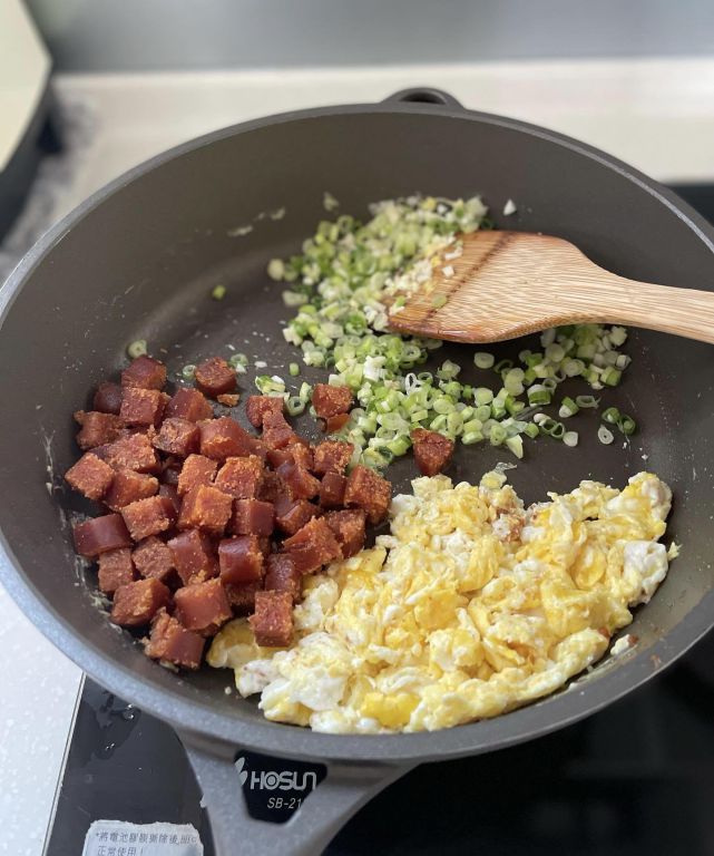 乌鱼子炒饭的加工步骤