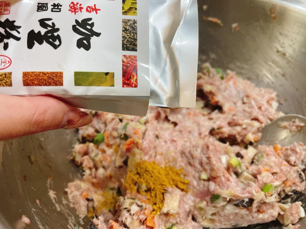 咖喱肉饼与锅贴的加工步骤