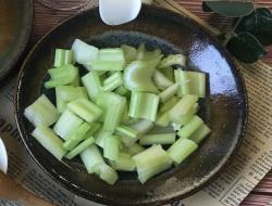 奶香西芹水果冰沙