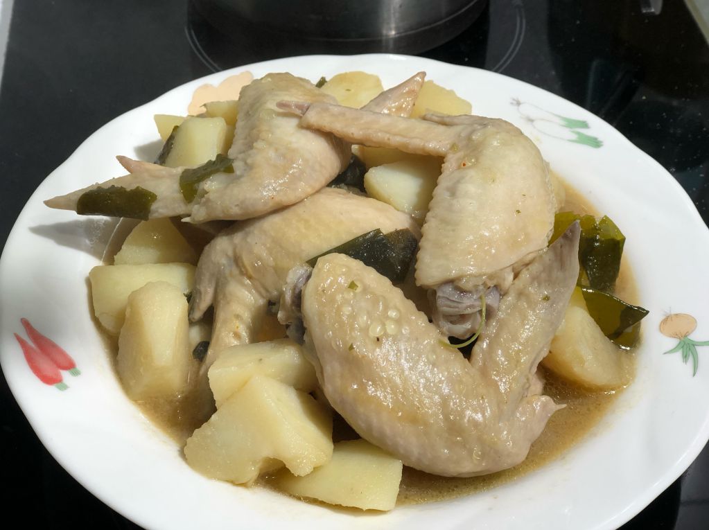 辣腐乳鸡翅炖马铃薯的加工步骤