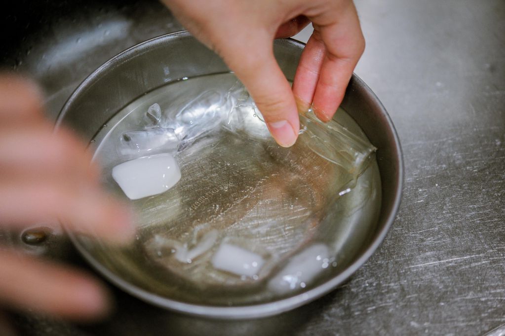 樱桃巧克力乳酪蛋糕的加工步骤