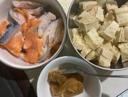 鲑鱼味噌豆腐汤