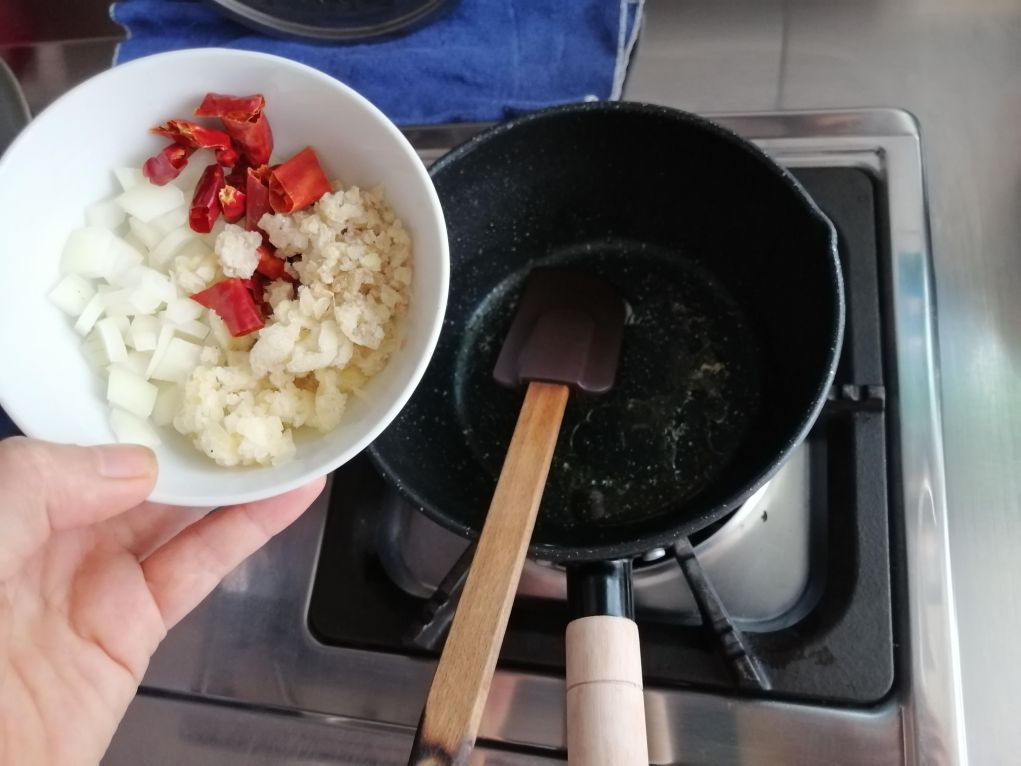 梅子卤虱目鱼肚的加工步骤