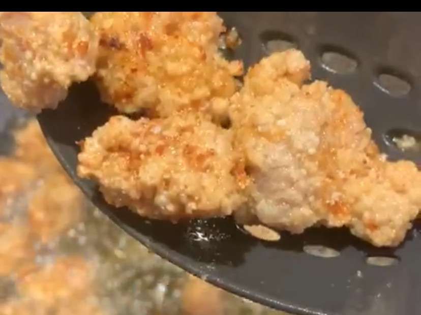 《经典台式盐酥鸡》㊙️3种原料简单做！的加工步骤