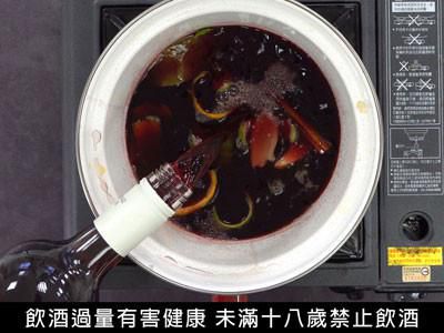 在家也能轻鬆做，10分钟煮好香料热红酒的加工步骤