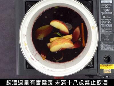 在家也能轻鬆做，10分钟煮好香料热红酒的加工步骤