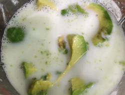 酪梨牛奶（Avocado milk）