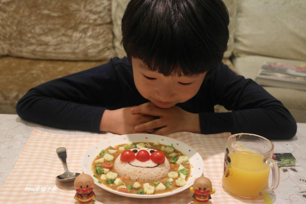 【亲子食堂】面包超人造型咖哩饭饭的加工步骤