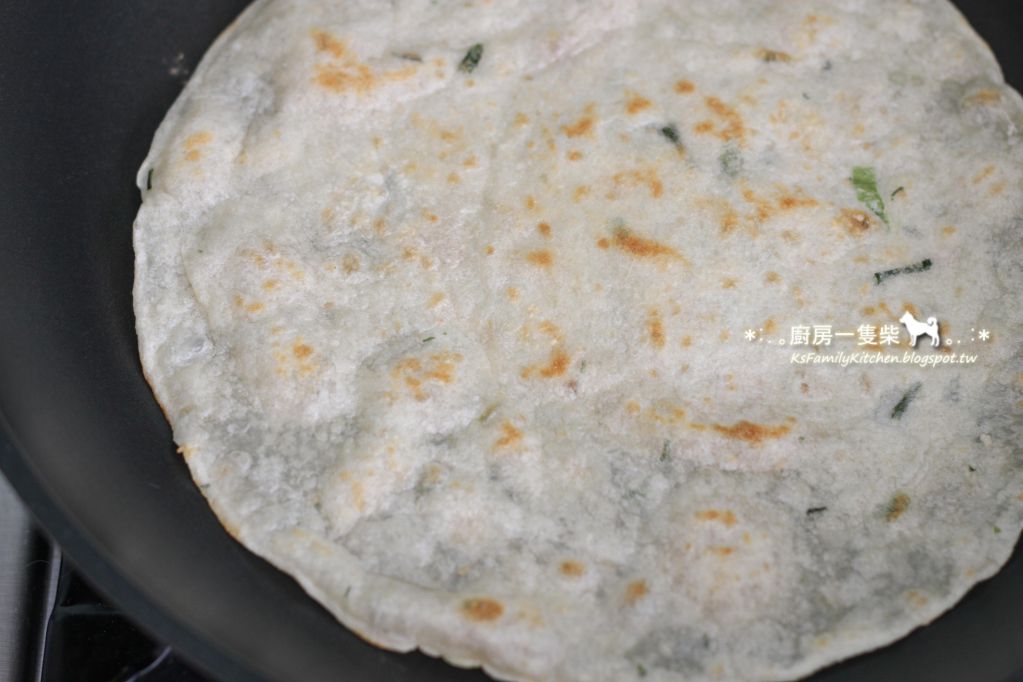 蛋饼皮做Pizza！白酱鲔鱼披萨脆饼～♪的加工步骤