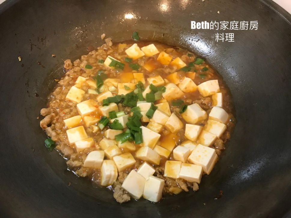 麻婆豆腐披萨的加工步骤