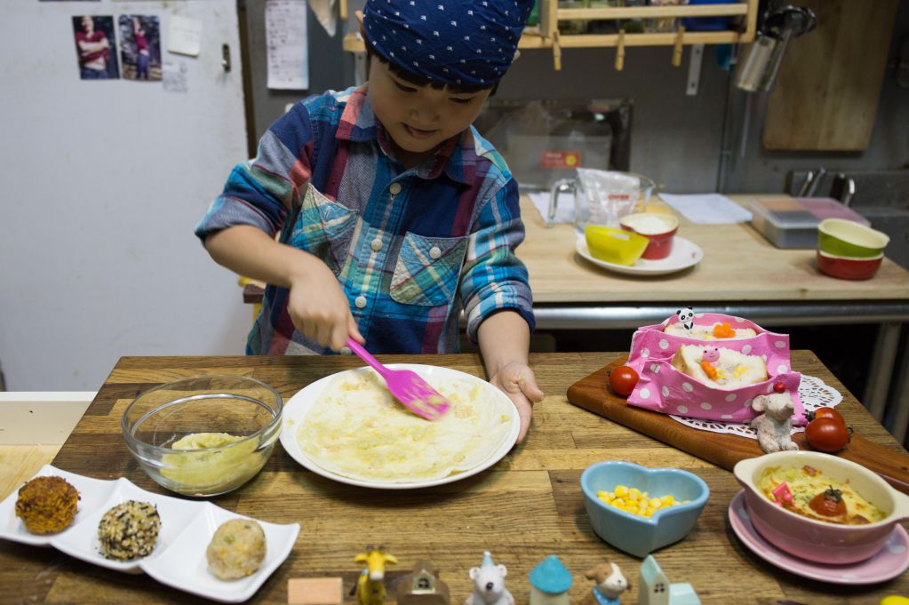 【小李子❤料理食堂】小松菜黑豚宝宝粥比萨的加工步骤