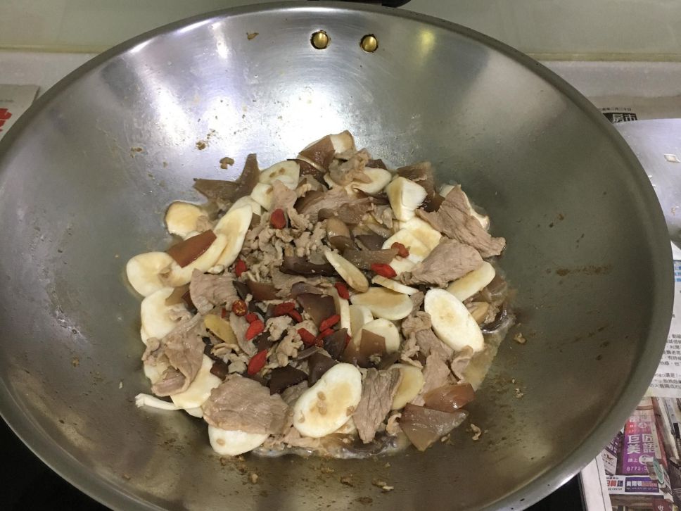 麻油肉片炒杏鲍菇的加工步骤