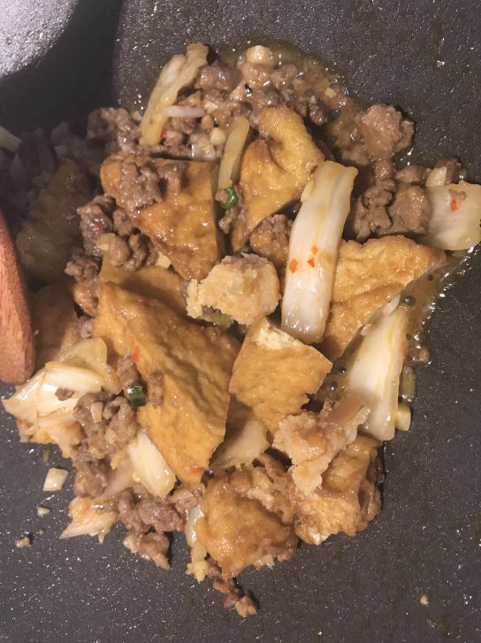 泡菜味增油豆腐炒肉末的加工步骤