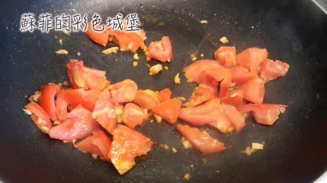 『塔香番茄炒嫩鸡』超嫩的鸡腿肉便当菜喔～的加工步骤