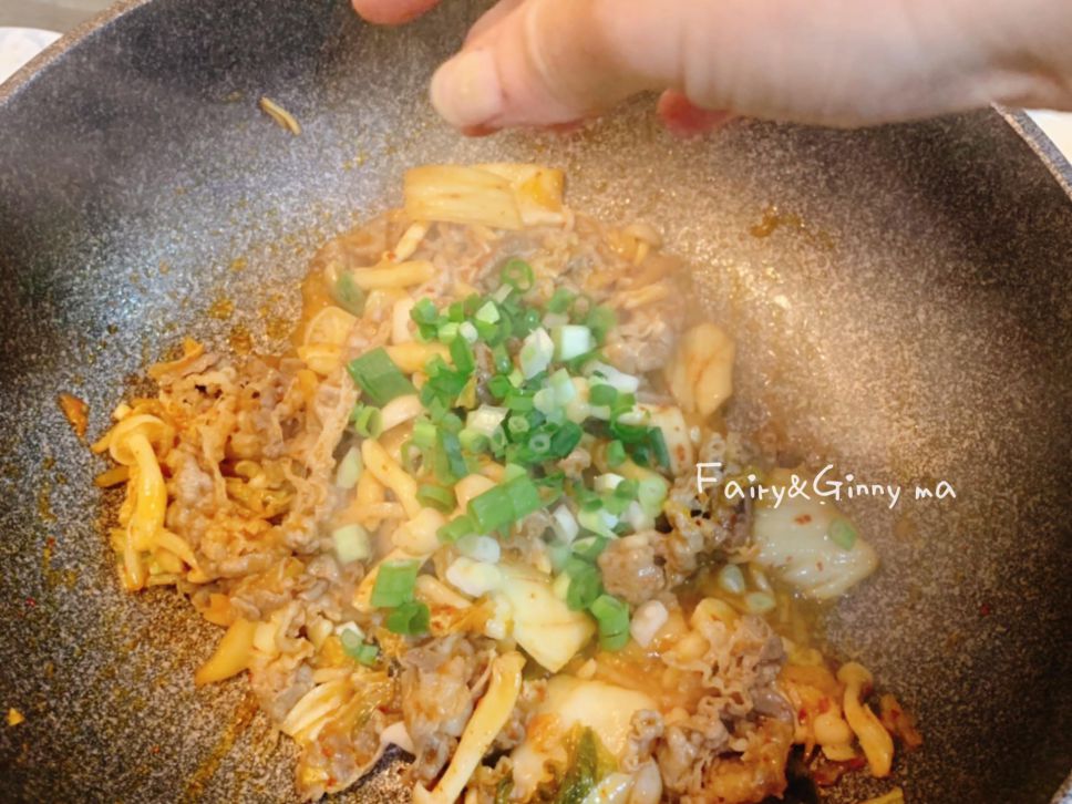 简单快速的下饭菜～泡菜牛肉（便当菜）的加工步骤