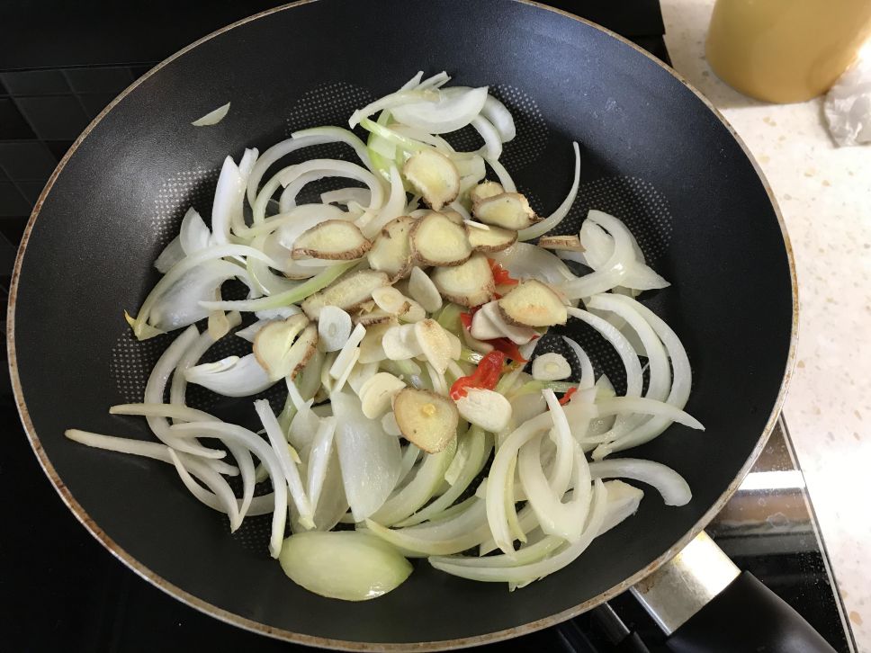 速成蕃茄咖哩鱼（鲷鱼片）的加工步骤