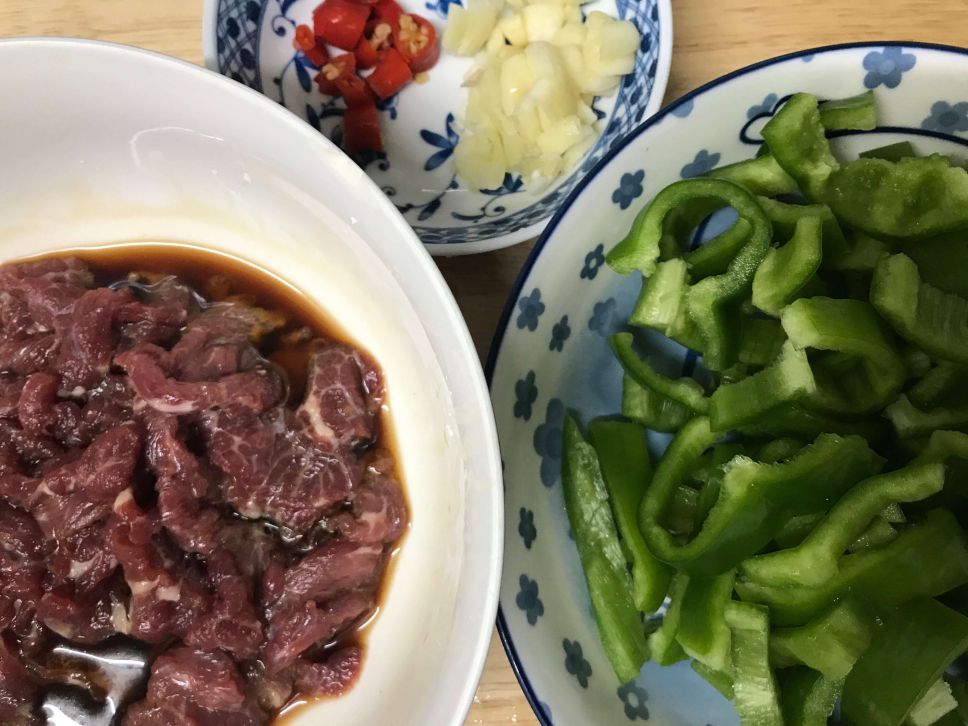 。青椒炒牛肉。美味下饭的加工步骤