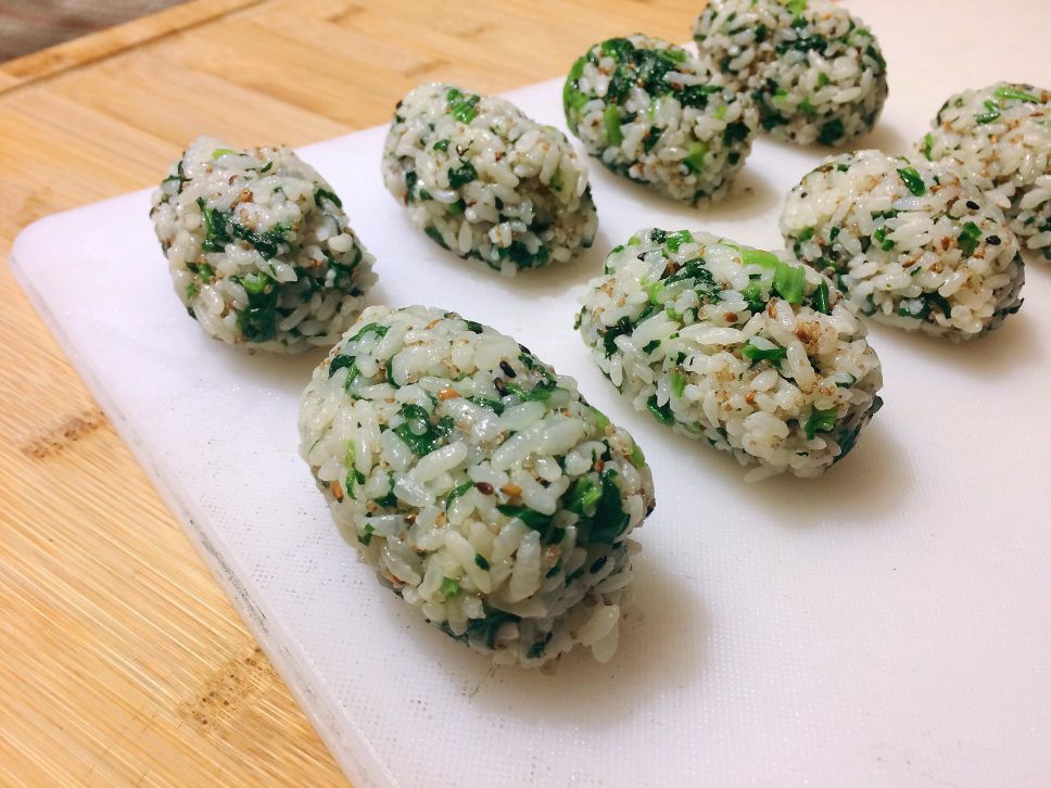 菠菜培根轻食饭球，菠猪滚滚的加工步骤