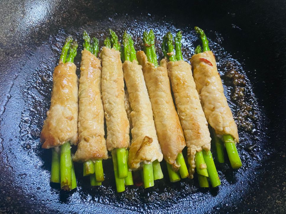 姜烧芦笋肉卷的加工步骤