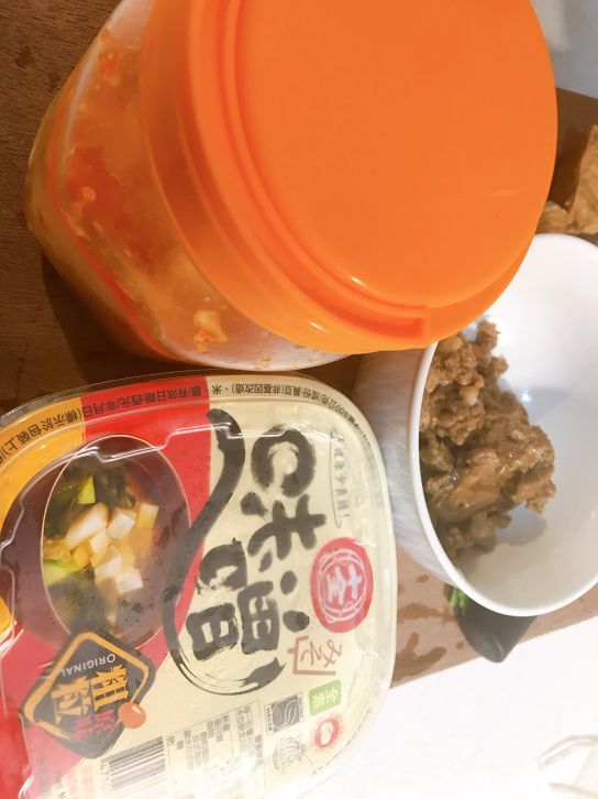 泡菜味增油豆腐炒肉末的加工步骤