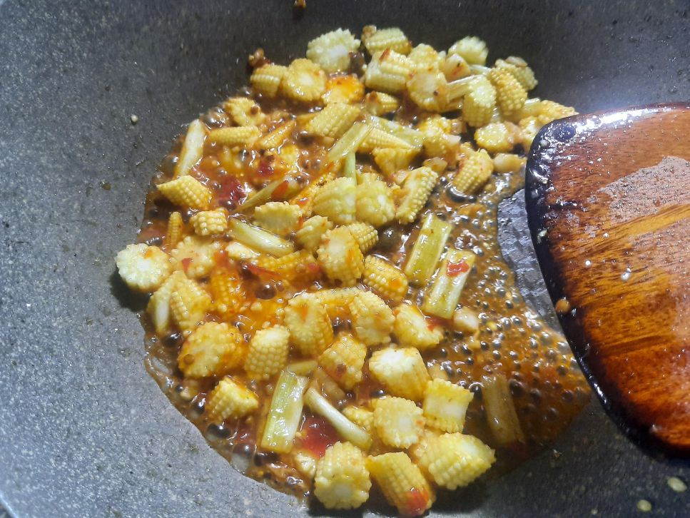 下酒菜🍳-- 蜜汁腰果鸡丁的加工步骤